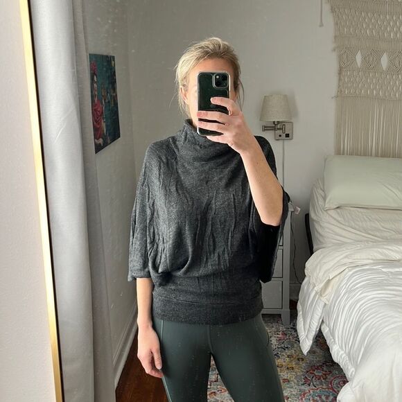 Brandy Melville Batwing Sleeve Turtleneck Gray Sweater Small‎ - Picture 1 of 7